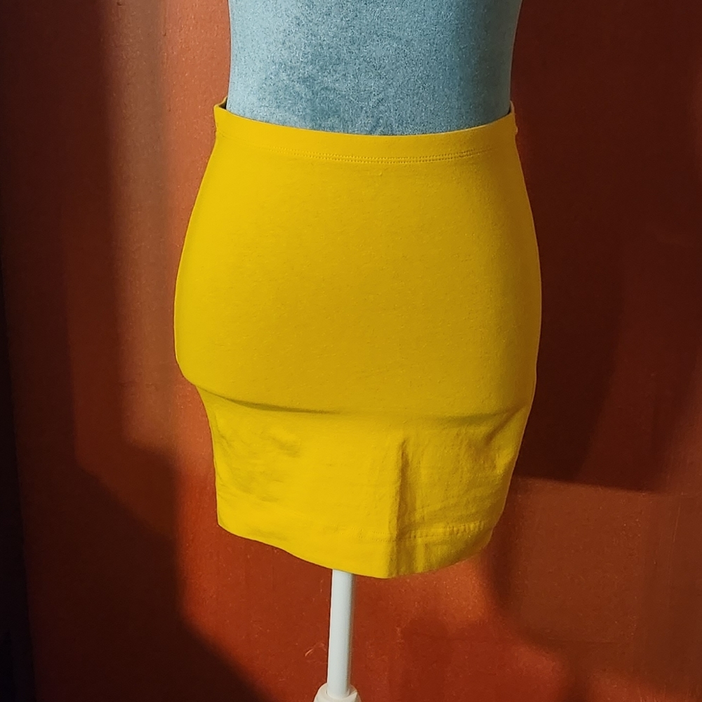 Basic yellow skirt size XS